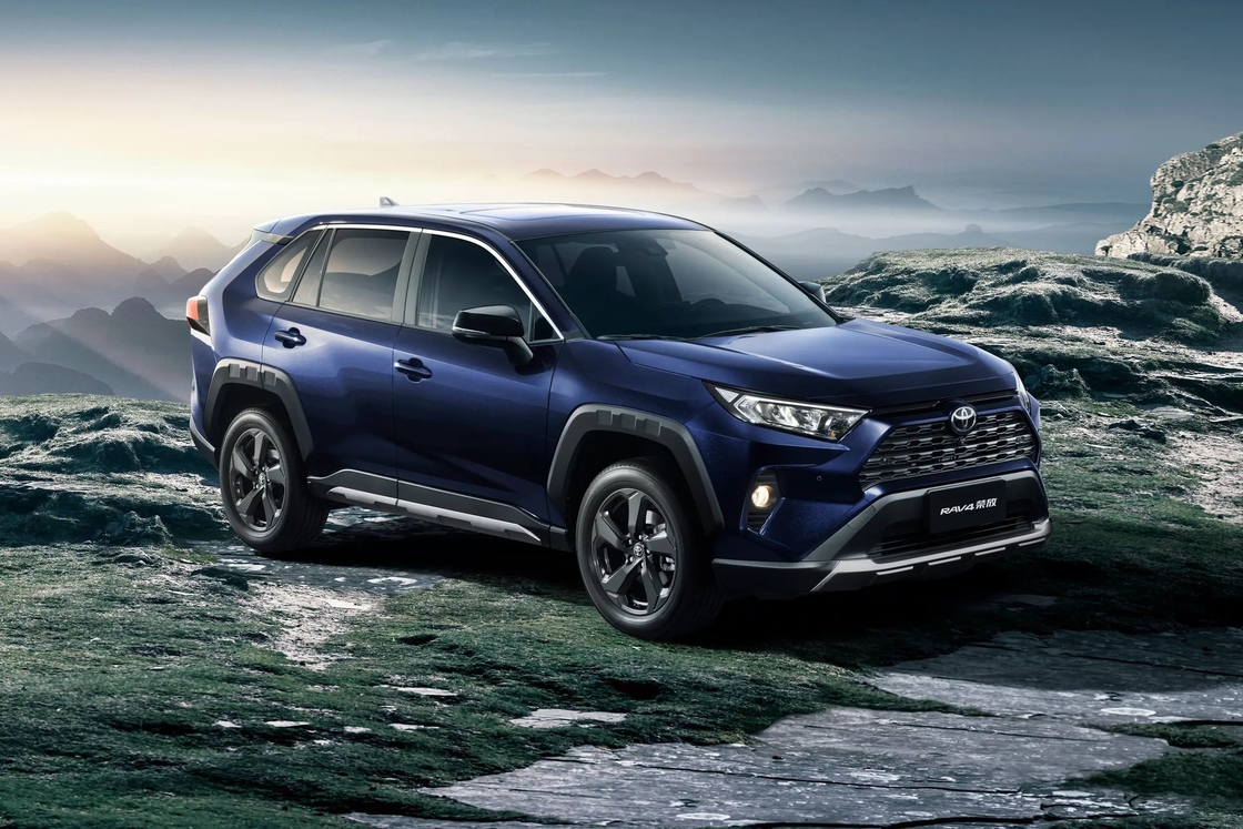Максимальная скорость - 180 км/ч. Автомобиль Toyota RVA4 5 дверей 5 мест