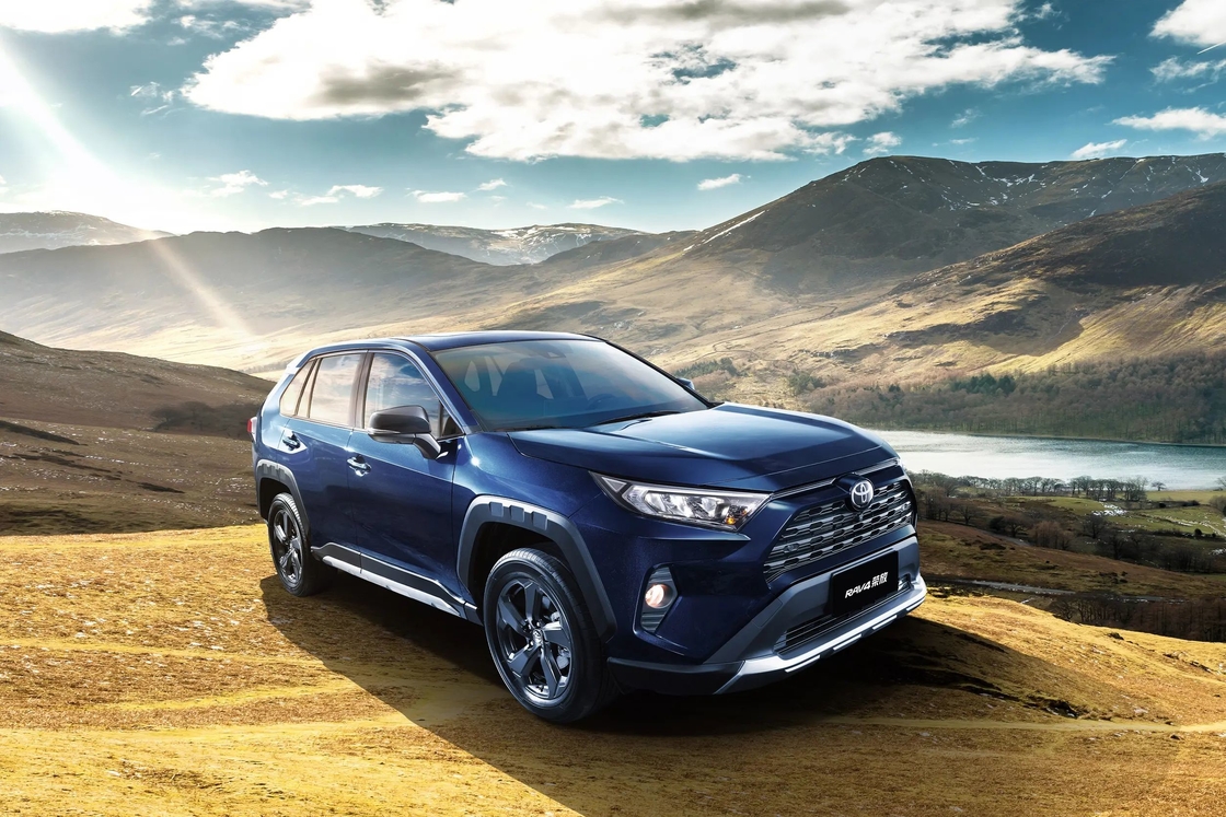 Максимальная скорость - 180 км/ч. Автомобиль Toyota RVA4 5 дверей 5 мест
