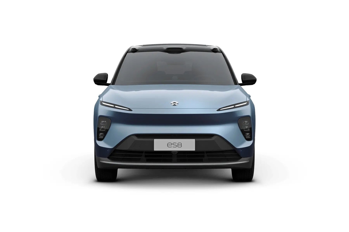 Двойной двигатель NIO ES8 Электрический внедорожник с смелой передней решеткой и отличительными светодиодными фарами