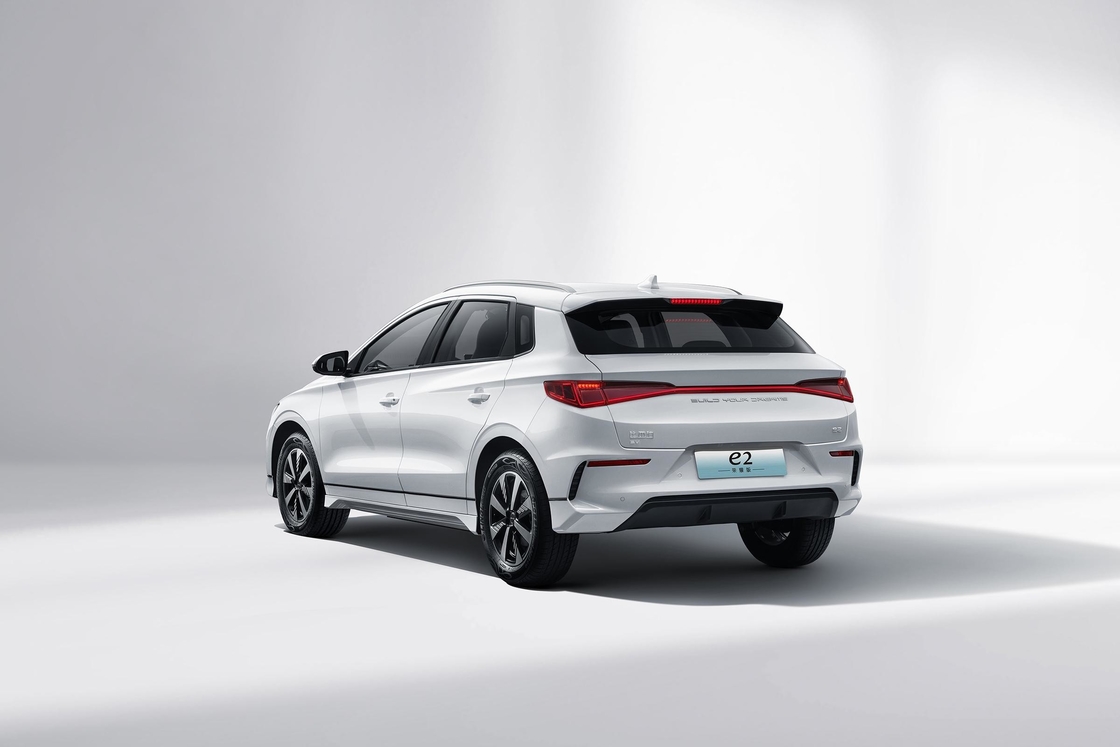 BYD E2 405 км Новый энергетический электрический седан Леворучный EV 5 дверей 5 мест