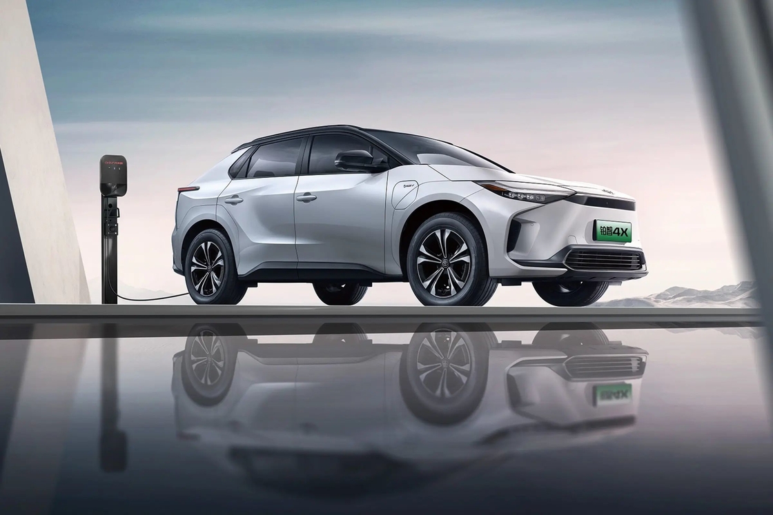 Гибридный внедорожник Toyota Bz 4X Electric для экологически сознательных потребителей и любителей природы