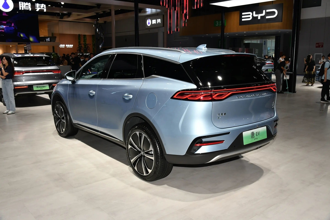 Откройте для себя мощь и элегантность электромобиля BYD