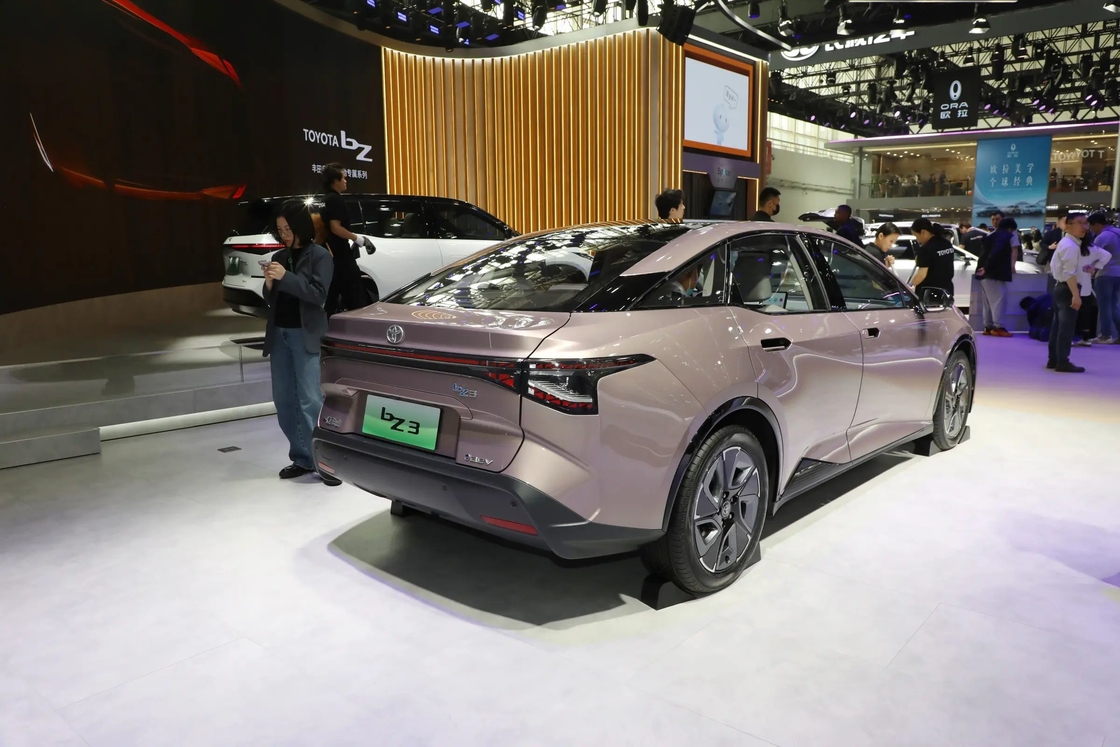 BZ3 Toyota Электромобиль FWD Седан Тип с дизайном подписи решетки