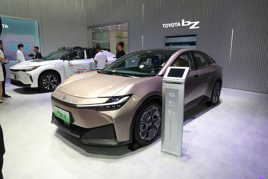 BZ3 Toyota Электромобиль FWD Седан Тип с дизайном подписи решетки