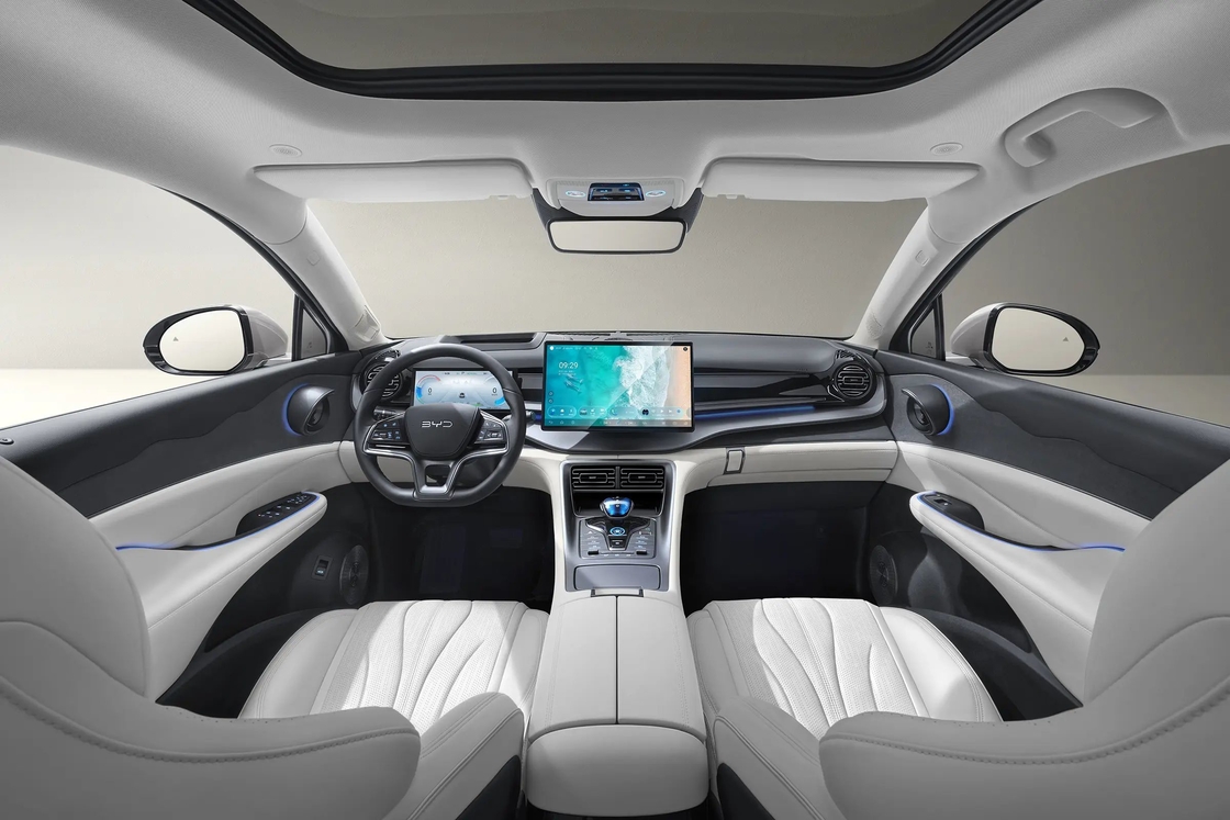 BYD Electric Car Frigate 07 Glory Edition Шестиугольный дизайн Шкаль Белый цвет интерьера