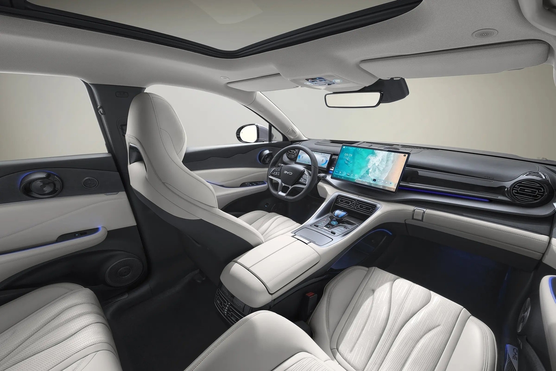 Средний размер BYD Электромобиль BYD Фрегат 07 EV с центральным мультимедийным экраном управления