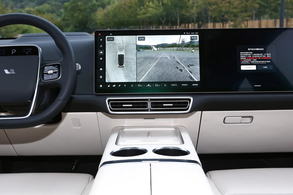 Lixiang L8 Семейный электрический автомобиль 400 км с прочными разными колесами