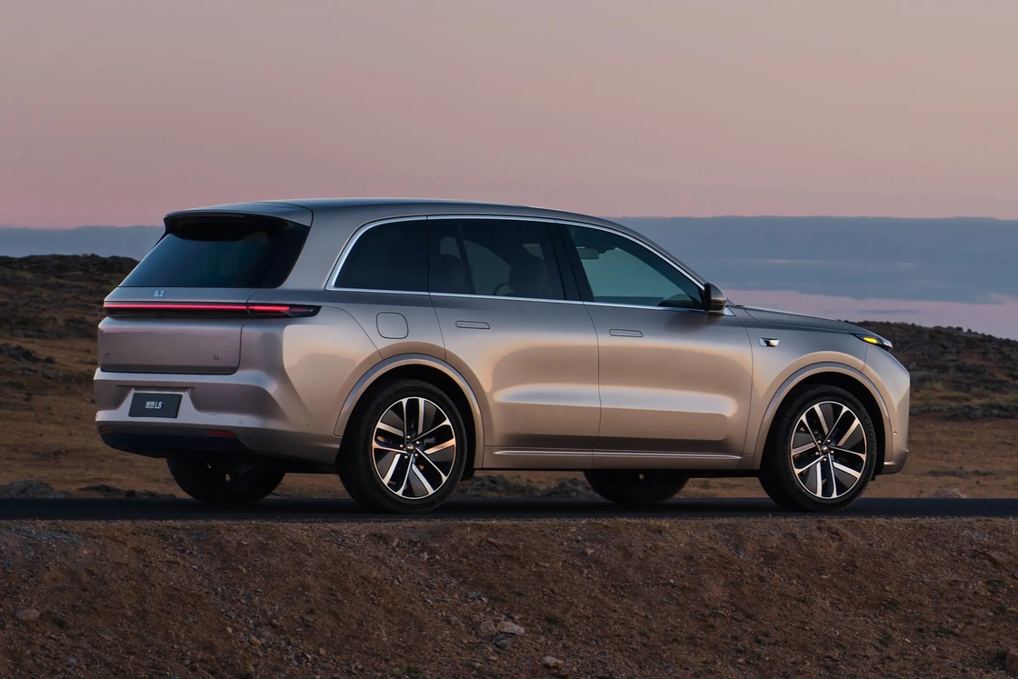 5-дверный 6-местный L8 Lixiang Electric Car SUV Левоуправление С 800 км пробега