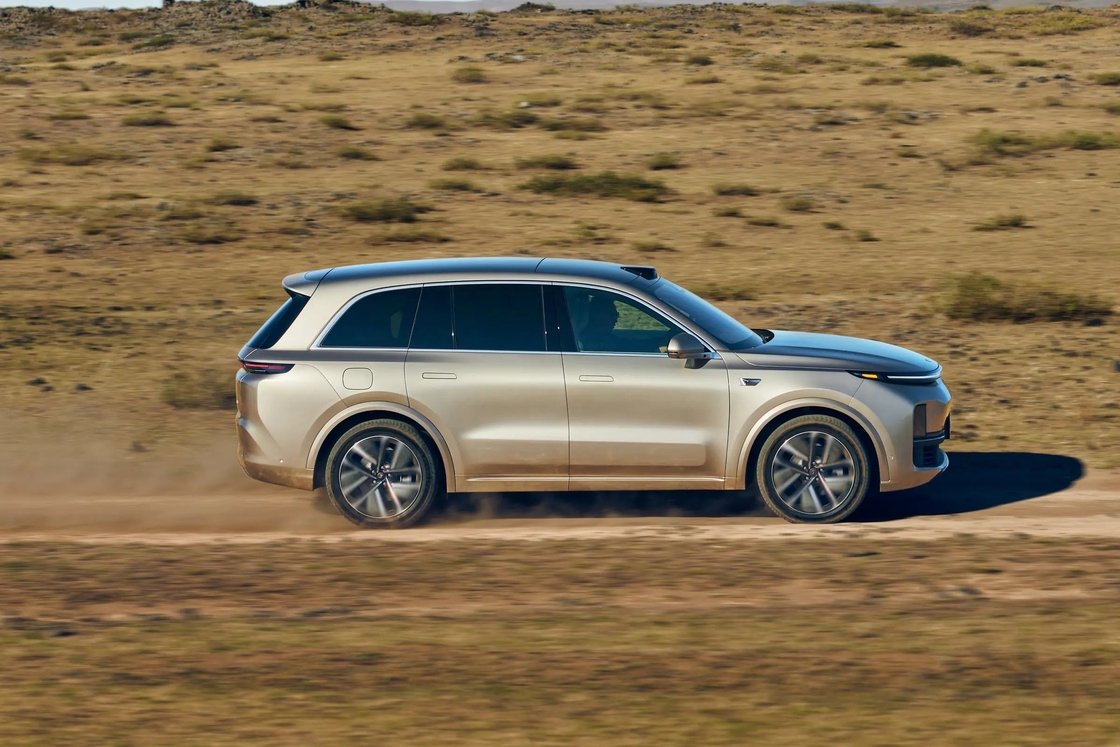 Lixiang L8 Семейный электрический автомобиль 400 км с прочными разными колесами