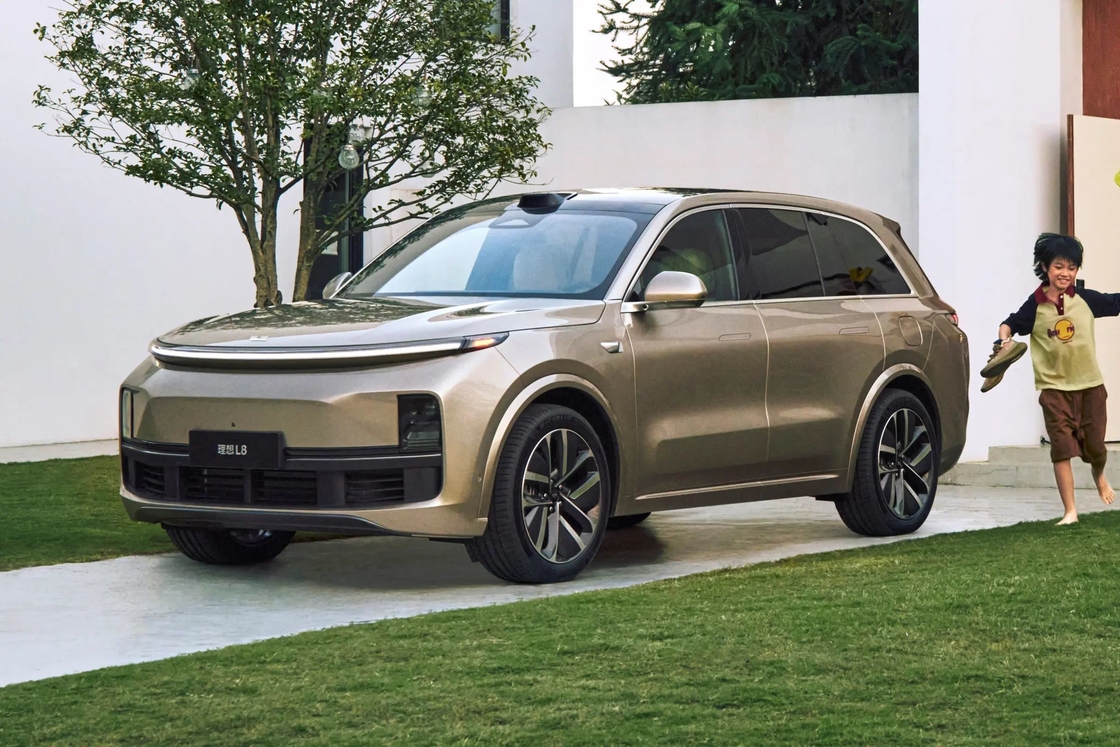 Lixiang L8 Семейный электрический автомобиль 400 км с прочными разными колесами