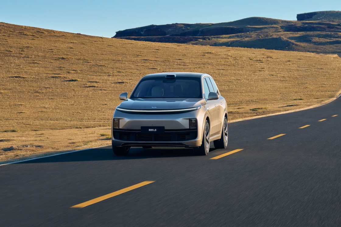 Lixiang L8 Семейный электрический автомобиль 400 км с прочными разными колесами