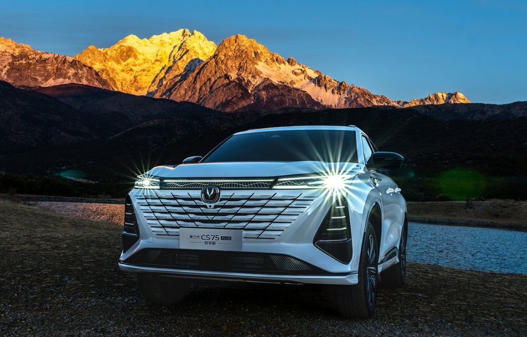 Компактный бензиновый автомобиль Чанган 5 дверей 5 мест CS75 Plus SUV передний привод