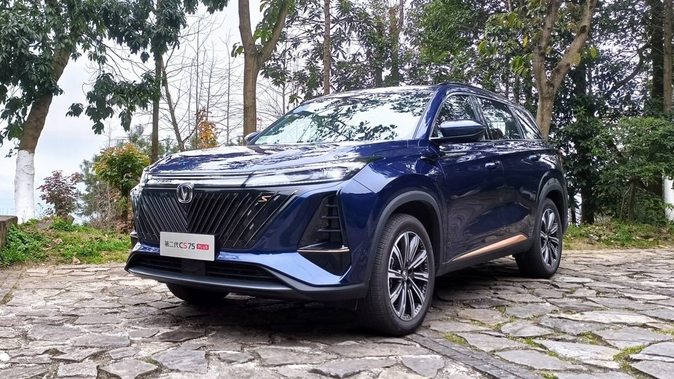 Компактный бензиновый автомобиль Чанган 5 дверей 5 мест CS75 Plus SUV передний привод
