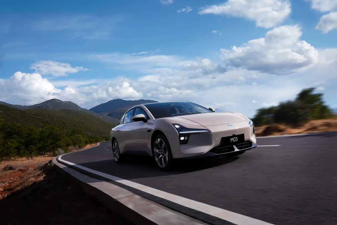 Xiaopeng Electric Car M03 Идеальный выбор с просторным интерьером и информационно-развлекательной системой
