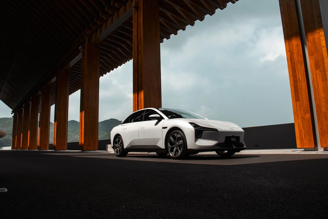 Xiaopeng Electric Car M03 Идеальный выбор с просторным интерьером и информационно-развлекательной системой