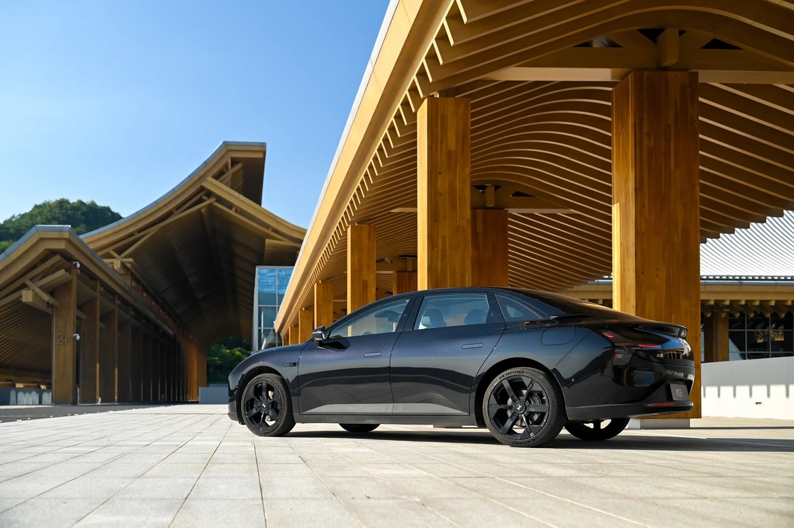 Xiaopeng Electric Car M03 Идеальный выбор с просторным интерьером и информационно-развлекательной системой