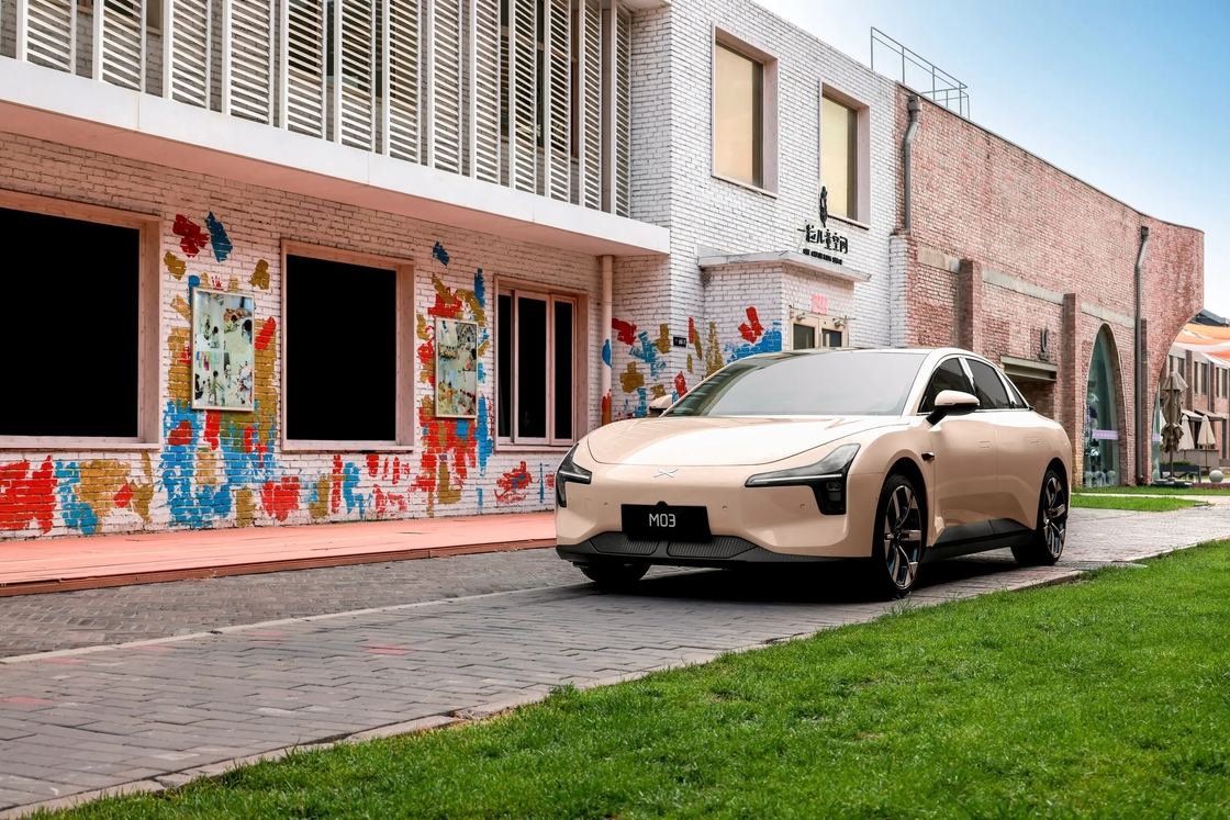 Xiaopeng Electric Car for Young Consumers MONA M03 Минималистский дизайн 15,6-дюймовый сенсорный экран 3 модели