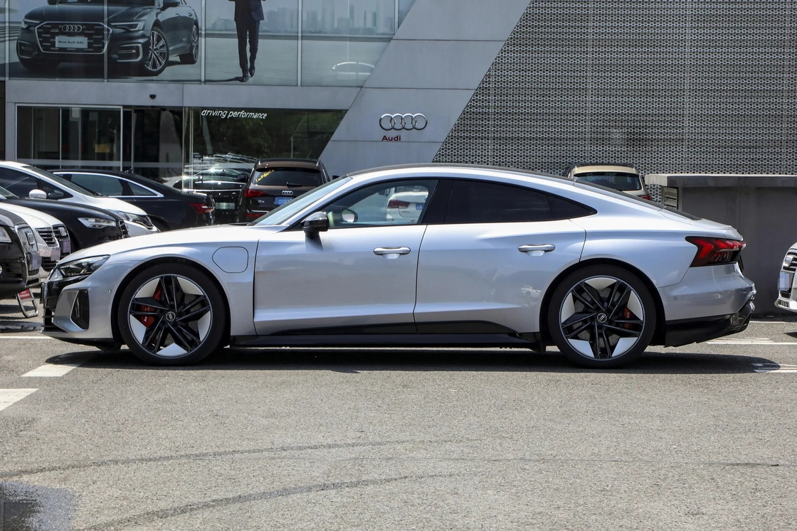2024 Китайский крупный внедорожник для Audi RS E-tron GT 510 кВт 495 км Дальний диапазон Чистые электрические автомобили для взрослых
