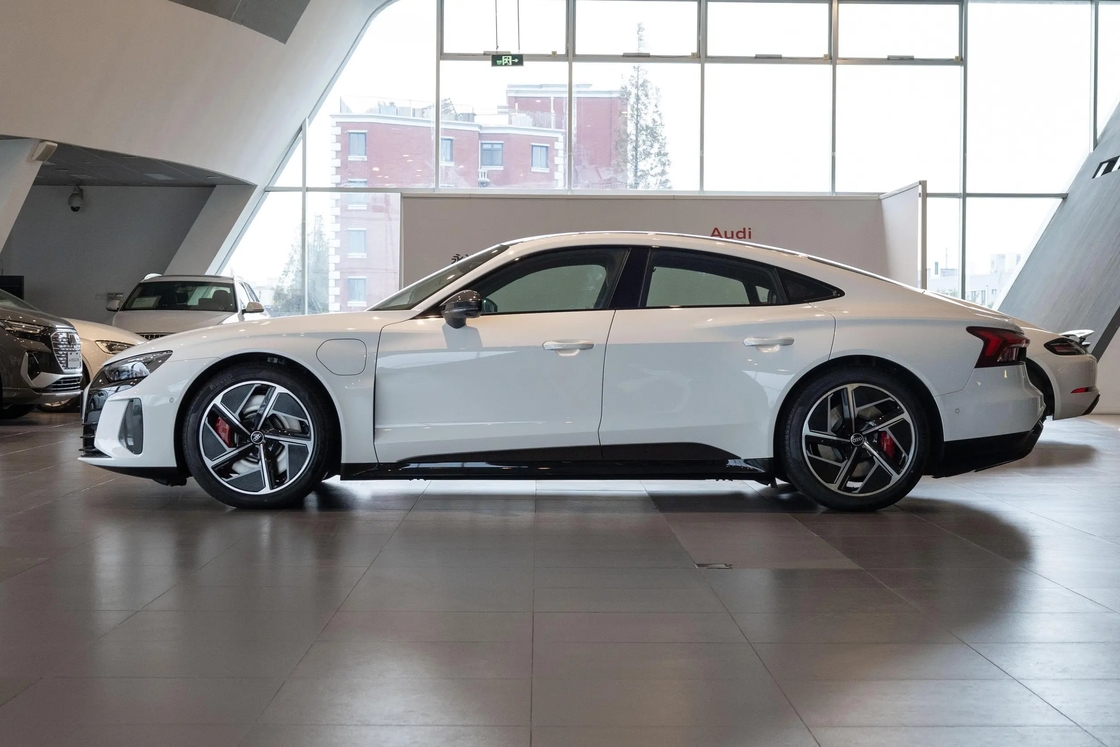 Оптовая продажа бензиновых автомобилей китайский Audi Sport RS E-tron GT 2023 Model Basic Edition