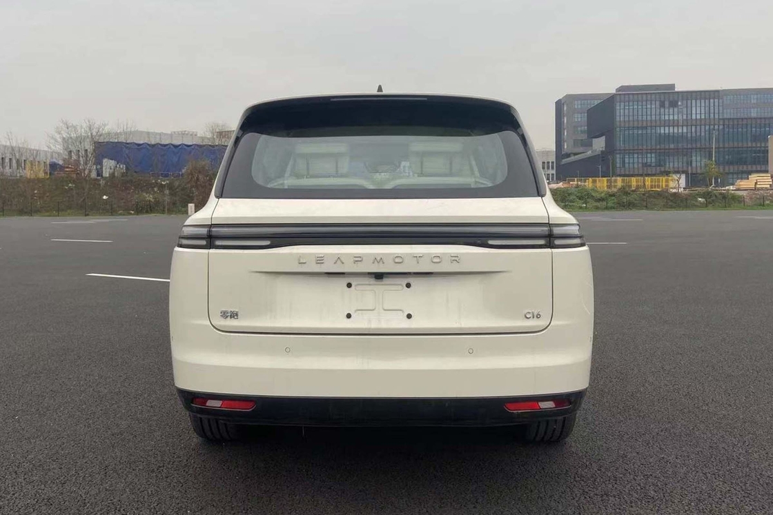Leapmotor Electric Car Zero Run C16 3 Модели 10,25-дюймовая полная ЖК-панель для четкого отображения информации о вождении